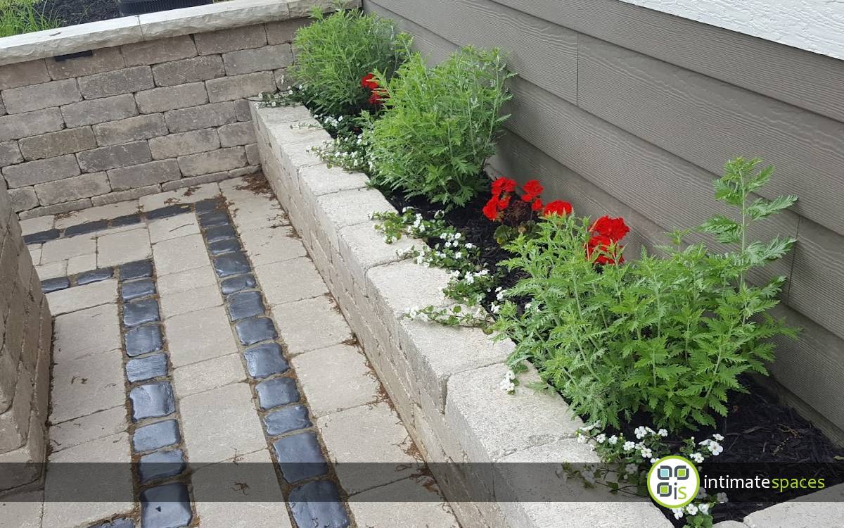 Outdoor Living Spaces : Patio, water feature, grill bar